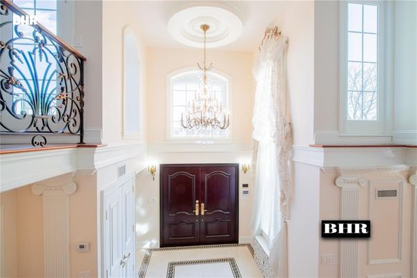 Chandelier, Interior