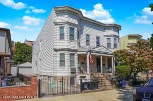 Exterior, Facade, Rowhouse