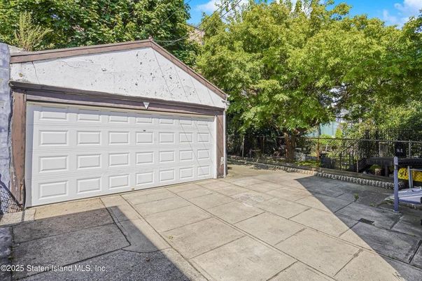 Detached Garage, Exterior