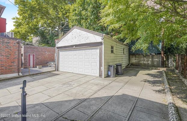 Detached Garage, Exterior