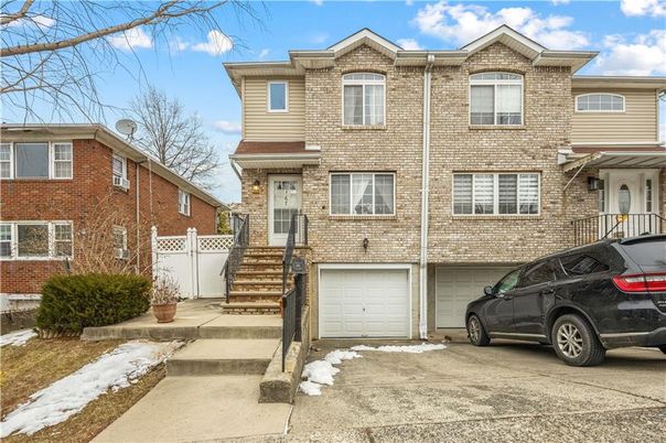 Attached, Exterior, Facade, Brick Facade, Rowhouse