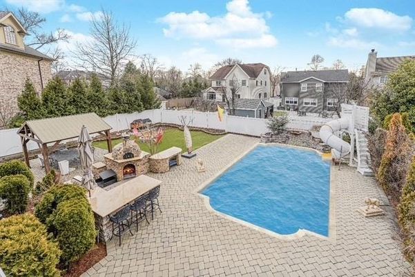Exterior, Pool
