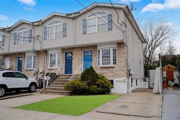 Exterior, Facade, Brick Facade, Rowhouse
