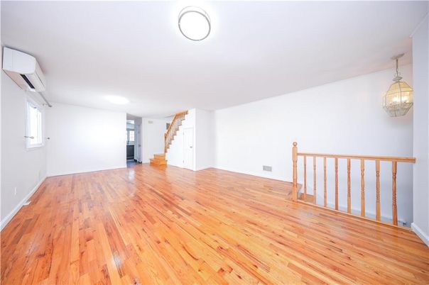 Empty room, Interior, Pendant Lights, Wood Texture Flooring