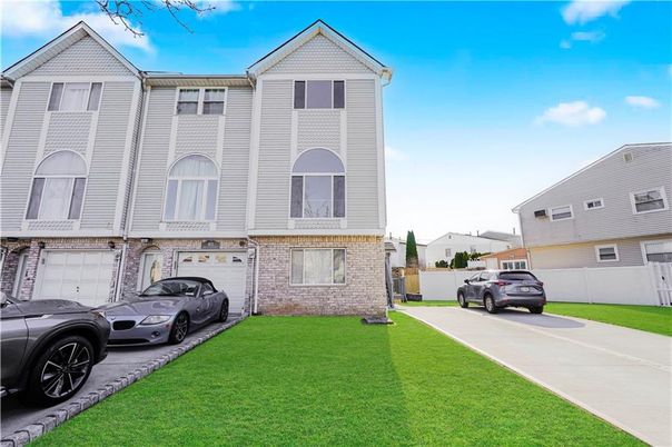 Attached, Exterior, Facade, Brick Facade, Rowhouse