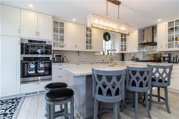 Chandelier, Interior, Kitchen, Recessed Lighting, Stainless Steel Appliances