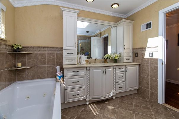 Bathroom, Interior, Recessed Lighting