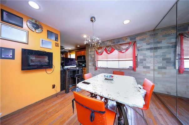 Dining room, Interior, Kitchen, Pendant Lights, Recessed Lighting, Wood Texture Flooring