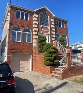 Attached, Exterior, Facade, Brick Facade, Rowhouse