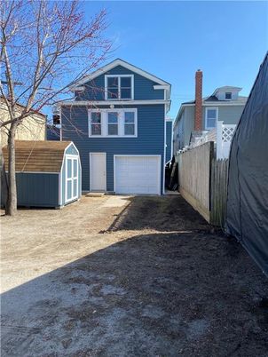 Attached, Exterior, Facade, Raised Ranch