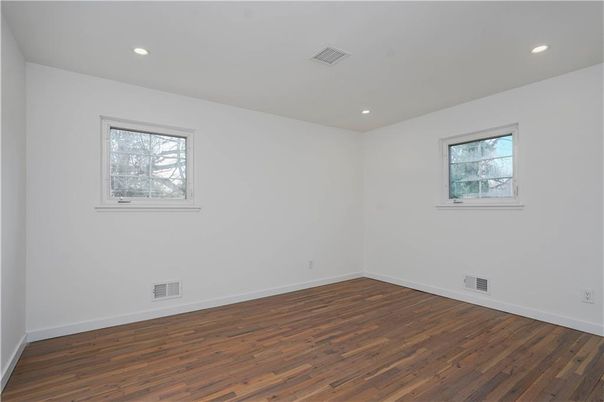 Empty room, Interior, Recessed Lighting, Wood Texture Flooring