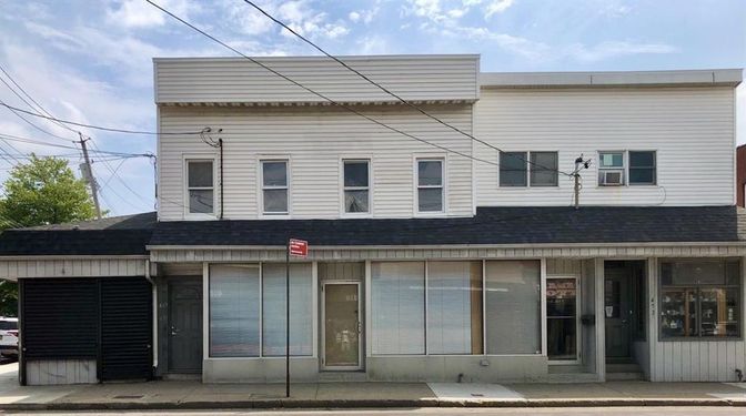 Exterior, Facade, Rowhouse