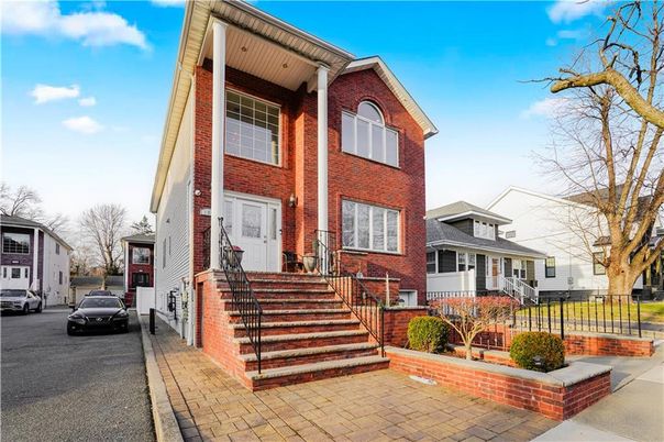 Exterior, Facade, Brick Facade, Rowhouse