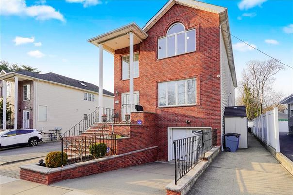 Exterior, Facade, Brick Facade, Rowhouse