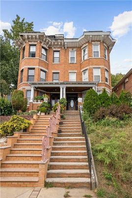 Exterior, Facade, Brick Facade, Rowhouse