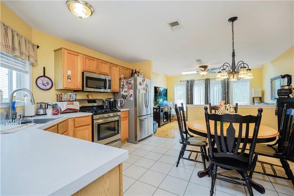 Chandelier, Dining room, Interior, Kitchen, Stainless Steel Appliances