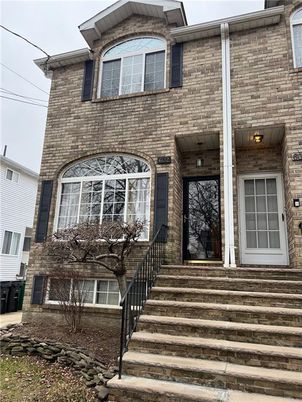 Exterior, Facade, Brick Facade, Rowhouse