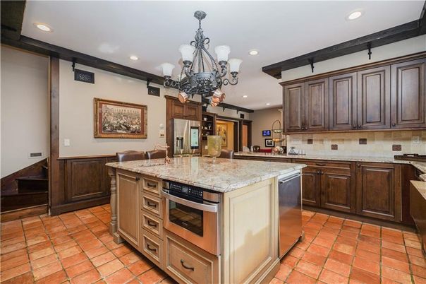 Chandelier, Interior, Kitchen, Recessed Lighting, Stainless Steel Appliances