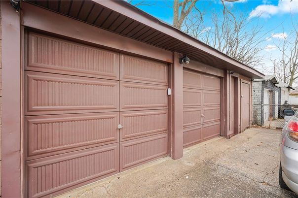 Detached Garage, Exterior