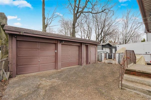 Detached Garage, Exterior