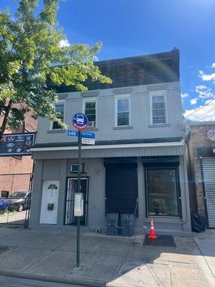 Exterior, Facade, Rowhouse