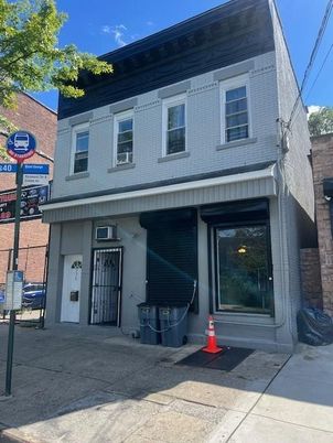 Exterior, Facade, Rowhouse