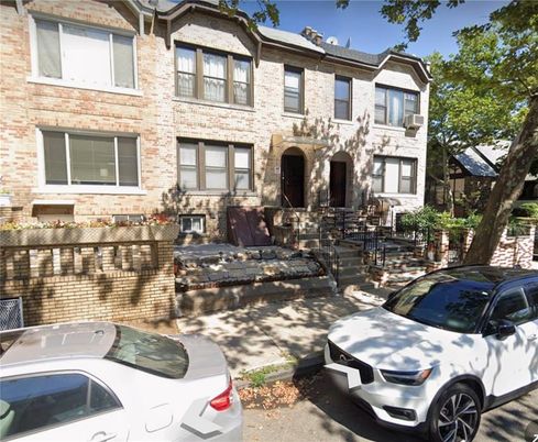 Exterior, Facade, Brick Facade, Rowhouse