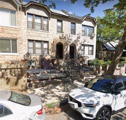 Exterior, Facade, Brick Facade, Rowhouse