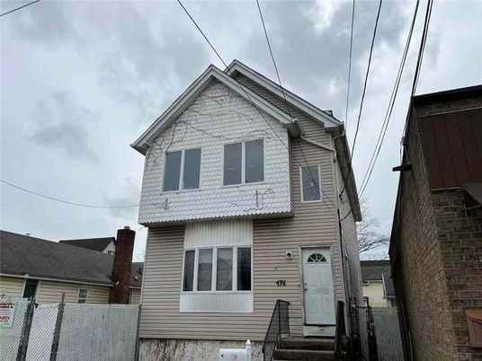 Exterior, Facade, Rowhouse