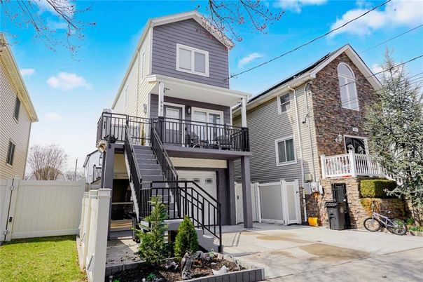 Exterior, Facade, Brick Facade, Rowhouse