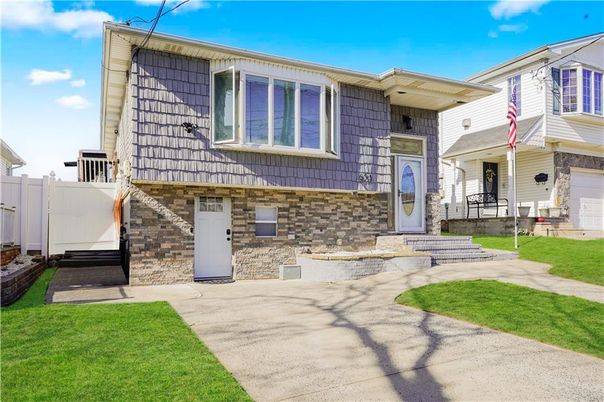 Attached, Exterior, Facade, Raised Ranch