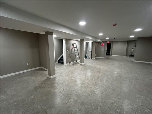 Empty room, Interior, Recessed Lighting