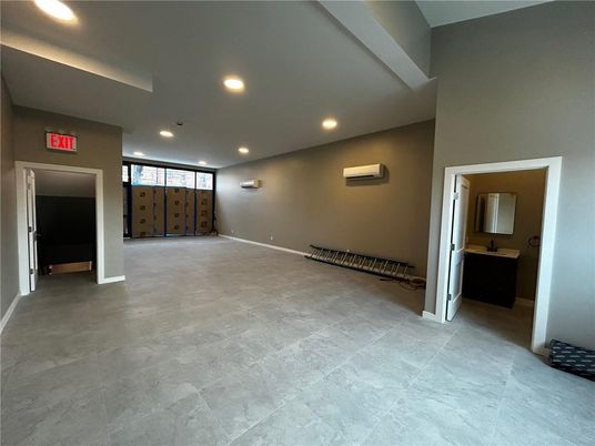 Empty room, Interior, Recessed Lighting