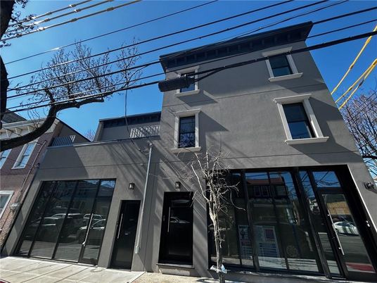 Exterior, Facade, Modern