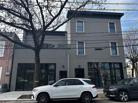 Exterior, Facade, Rowhouse