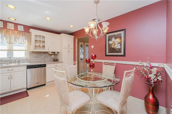 Chandelier, Dining room, Interior, Kitchen, Recessed Lighting, Stainless Steel Appliances