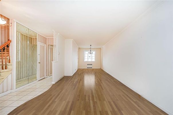 Chandelier, Empty room, Interior, Pendant Lights, Wood Texture Flooring