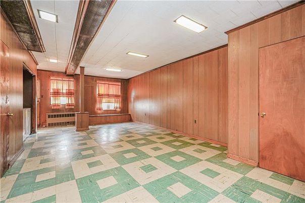 Empty room, Interior, Recessed Lighting, Wooden Walls