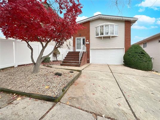 Attached, Exterior, Facade, Raised Ranch