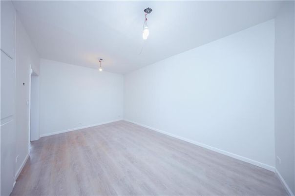 Empty room, Interior, Pendant Lights, Wood Texture Flooring