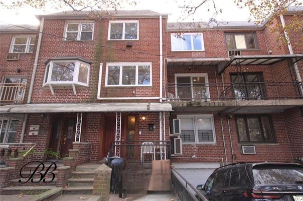 Exterior, Facade, Brick Facade, Rowhouse