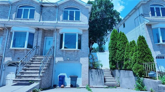 Attached, Exterior, Facade, Rowhouse