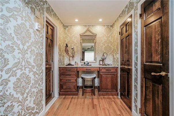 Interior, Recessed Lighting, Wood Texture Flooring