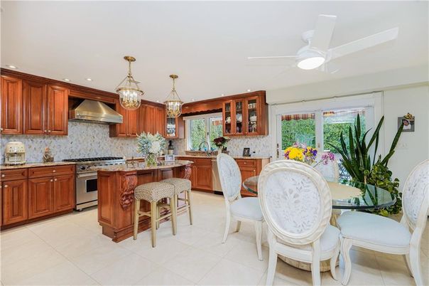 Dining room, Interior, Kitchen, Pendant Lights, Recessed Lighting, Stainless Steel Appliances