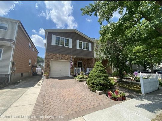 Attached, Exterior, Facade, Brick Facade, Raised Ranch