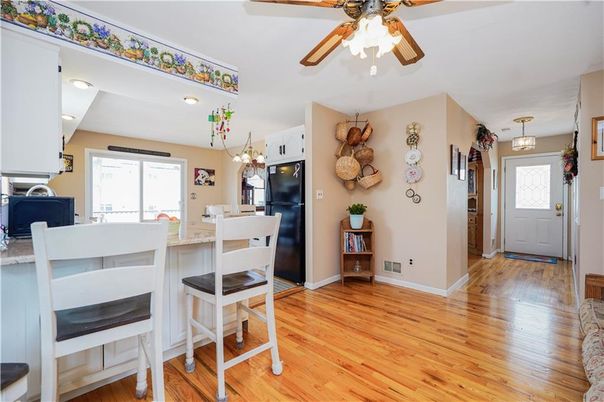 Interior, Pendant Lights, Recessed Lighting, Wood Texture Flooring