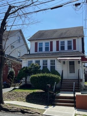 Exterior, Facade, American Foursquare