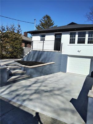 Attached, Exterior, Facade, Raised Ranch