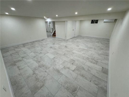 Empty room, Interior, Recessed Lighting