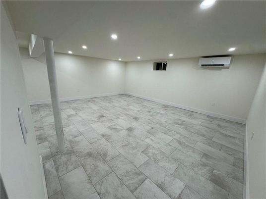 Empty room, Interior, Recessed Lighting